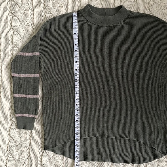 🌼2 for $20🌼 American Eagle Oversized Olive Green Striped Sleeve Sweater - Picture 2 of 7